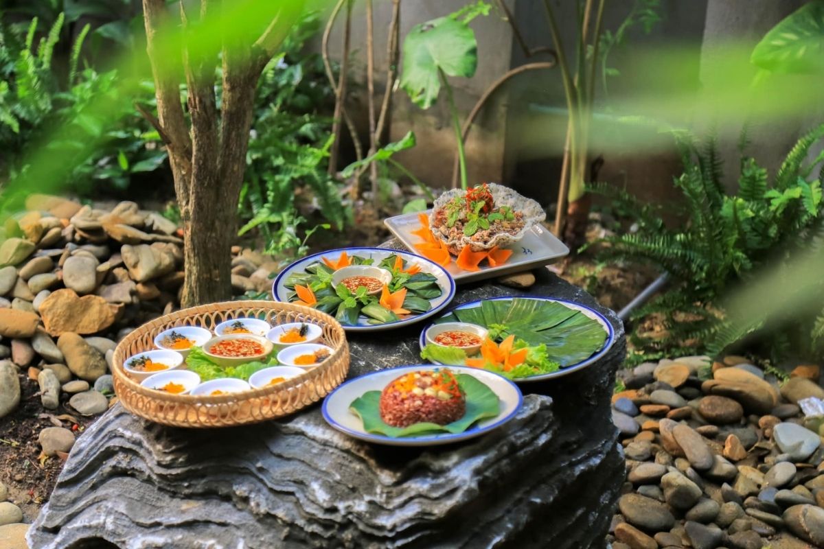 enjoy Tinh Quan Vegetarian Restaurant with Da Nang vegan