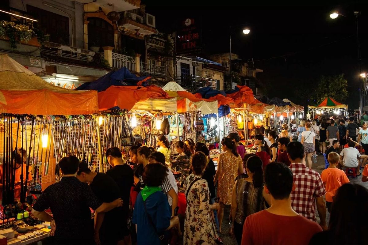 Romantic Stroll at Halong Night Market in Halong Bay nightlife