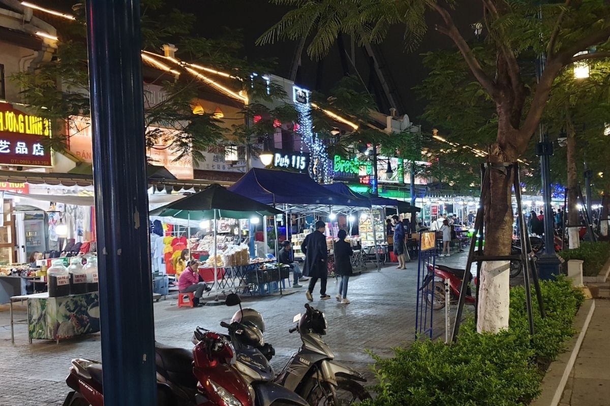 Explore Halong Old Town at Night with Halong Bay nightlife
