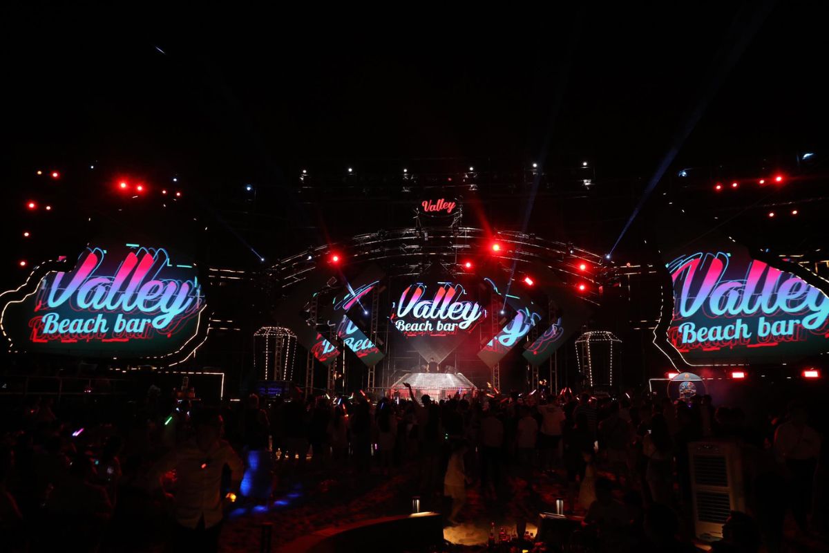 Enjoy a Night at the Valley Beach Club