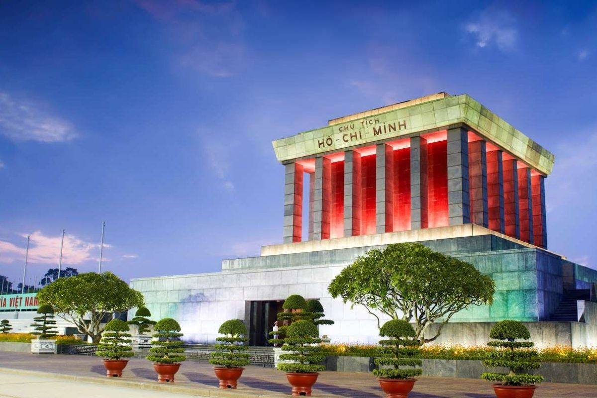 Explore top Hanoi historical sites with Ho Chi Minh Mausoleum 