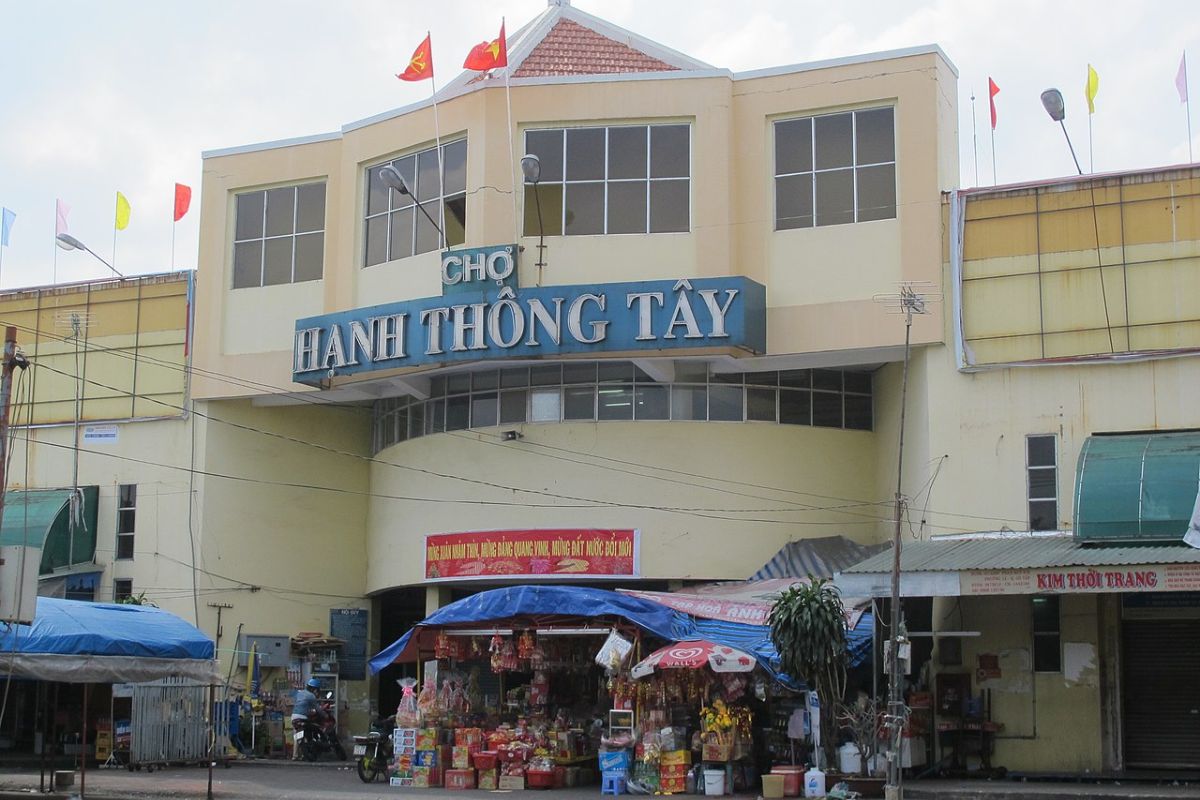 Hanh Thong Tay Market