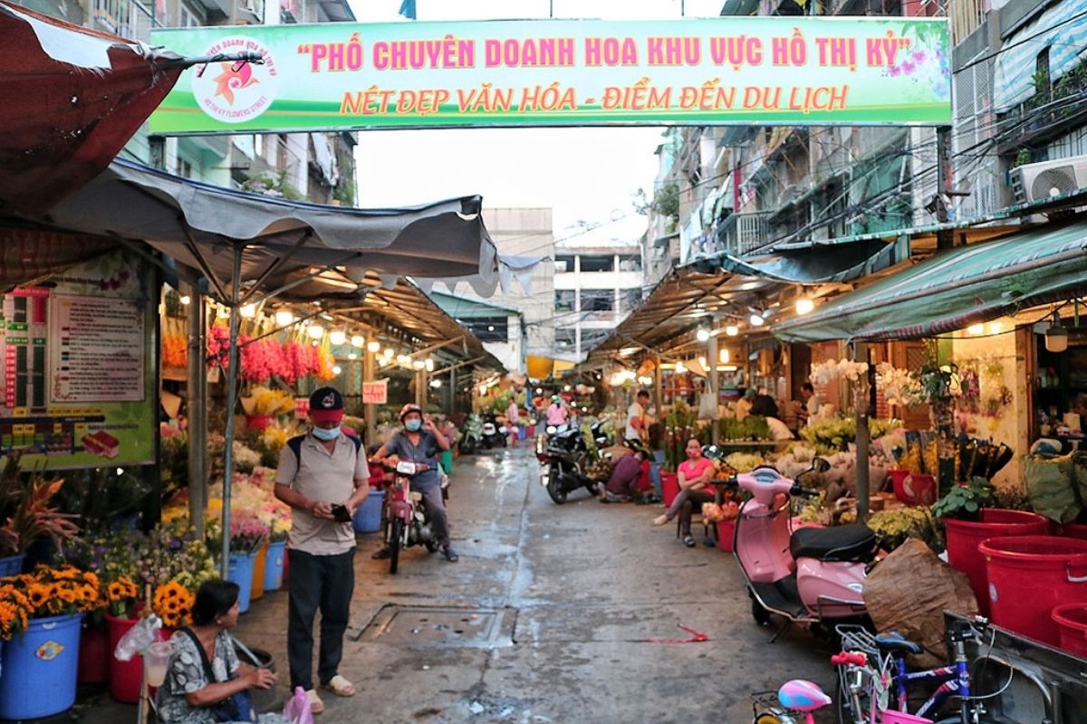 Discover the beauty of Ho Thi Ky Flower Market with street markets Ho Chi Minh