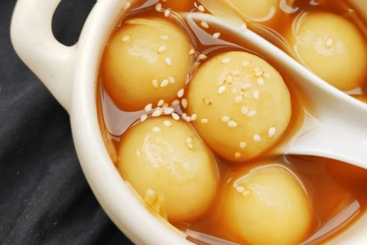 Che Troi Nuoc is attractive dishes of desserts in Ho Chi Minh City