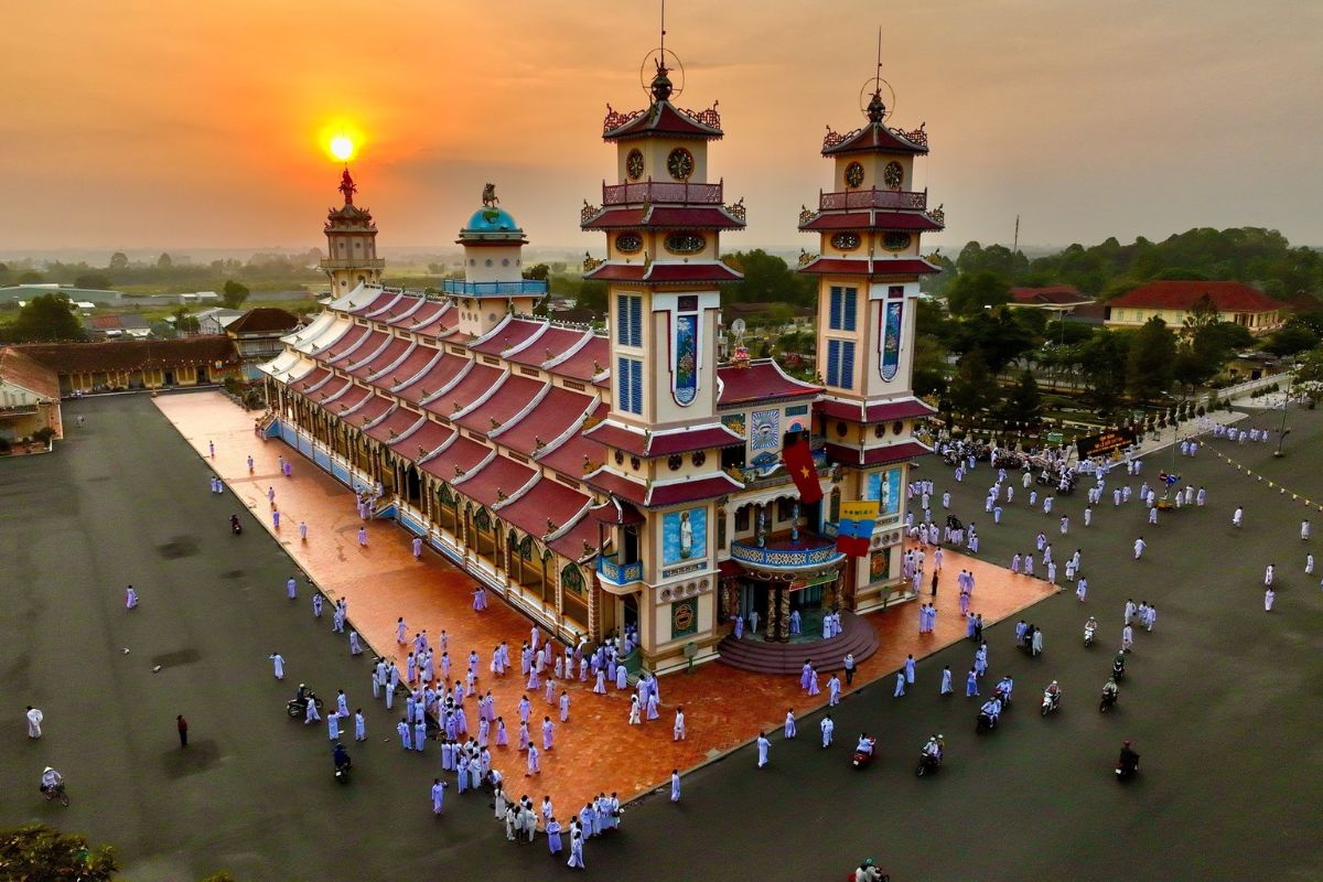 Cao Dai Temple