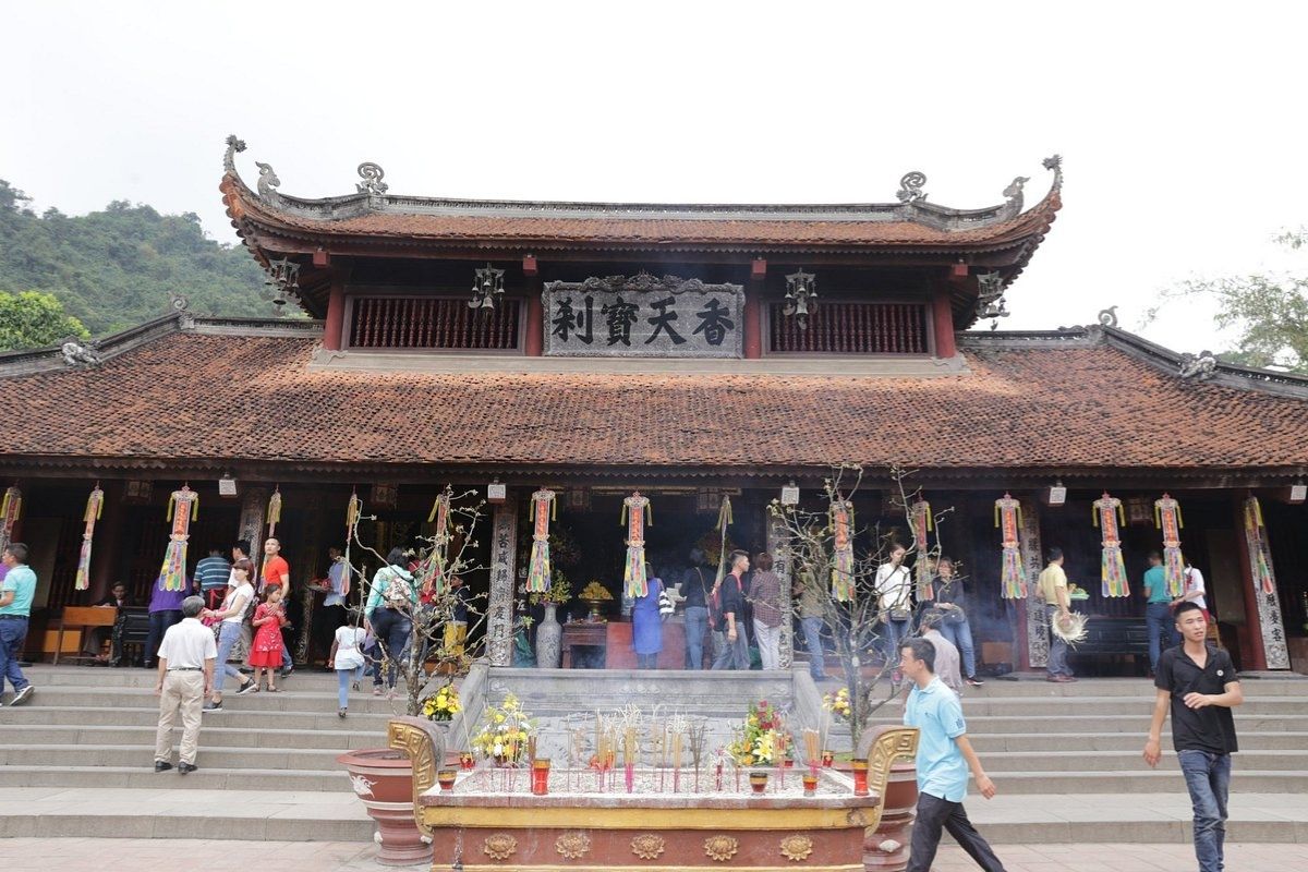 Visiting Huong Pagoda in temple Vietnam sites