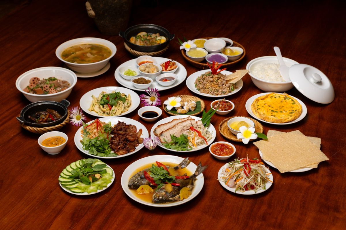 Communal Dining and “Mam Co”