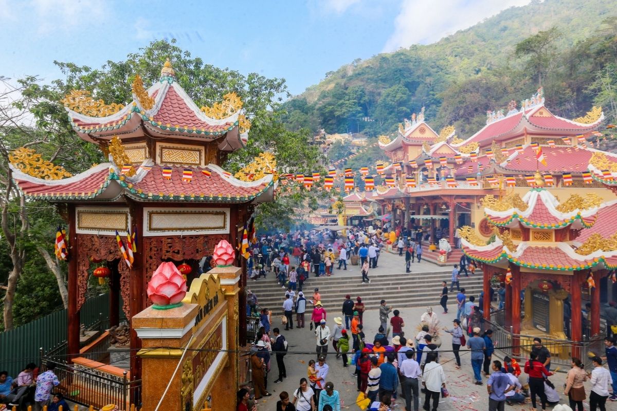 Visiting Pagodas at the Start of the Year