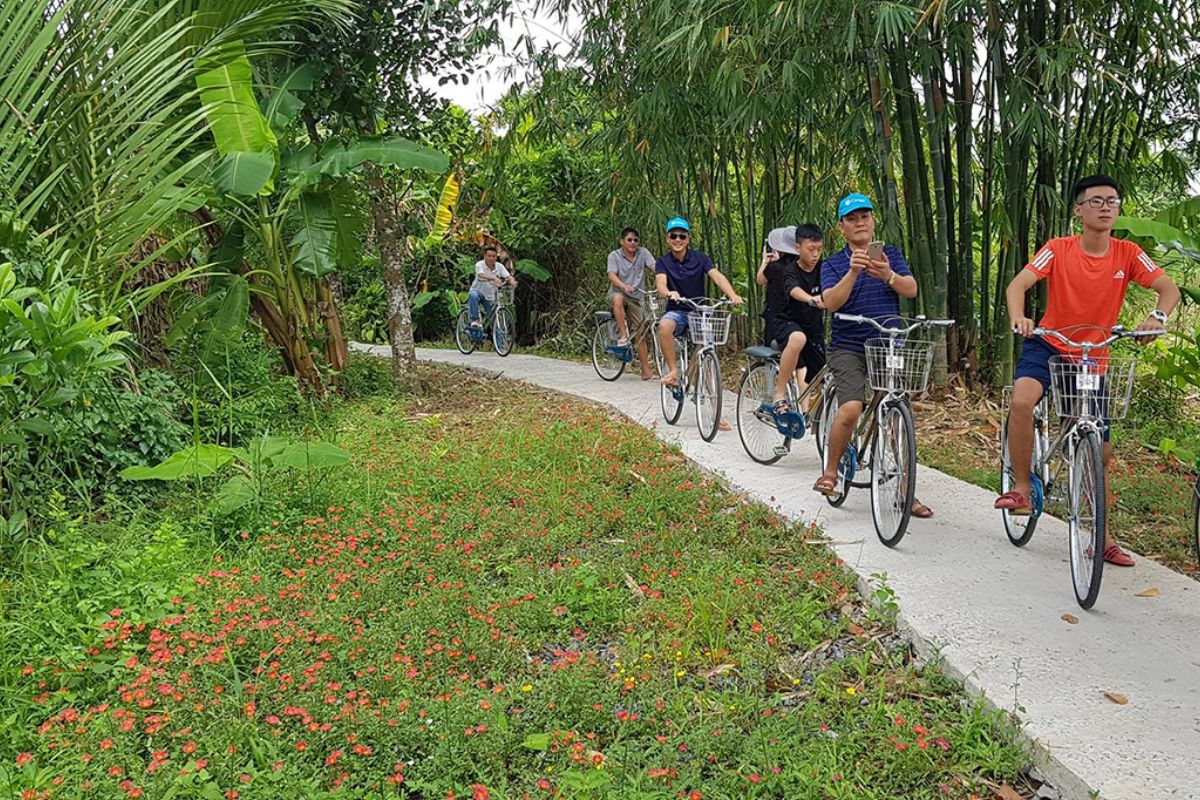 Cycling through Orchards