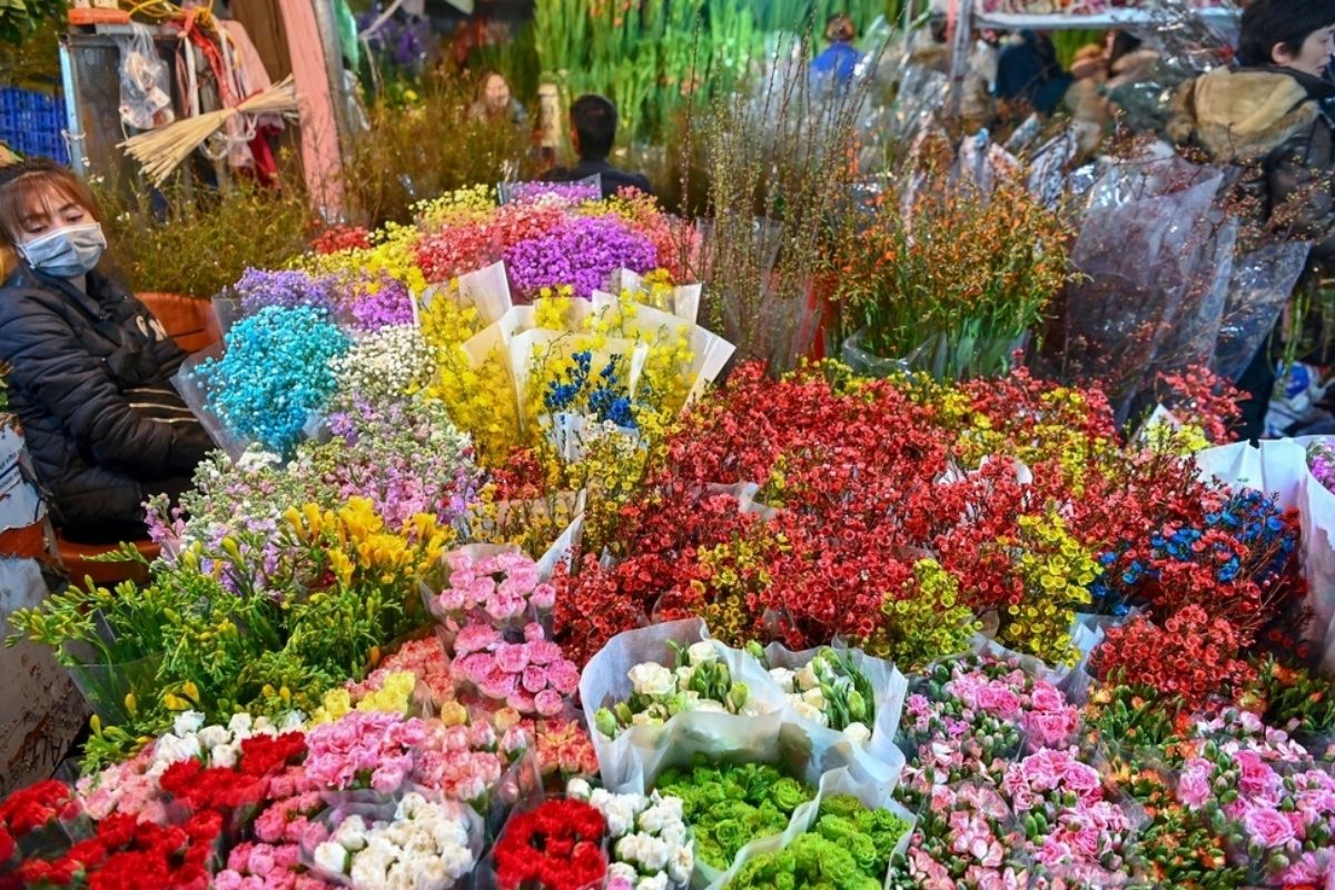 Me Linh Flower Market