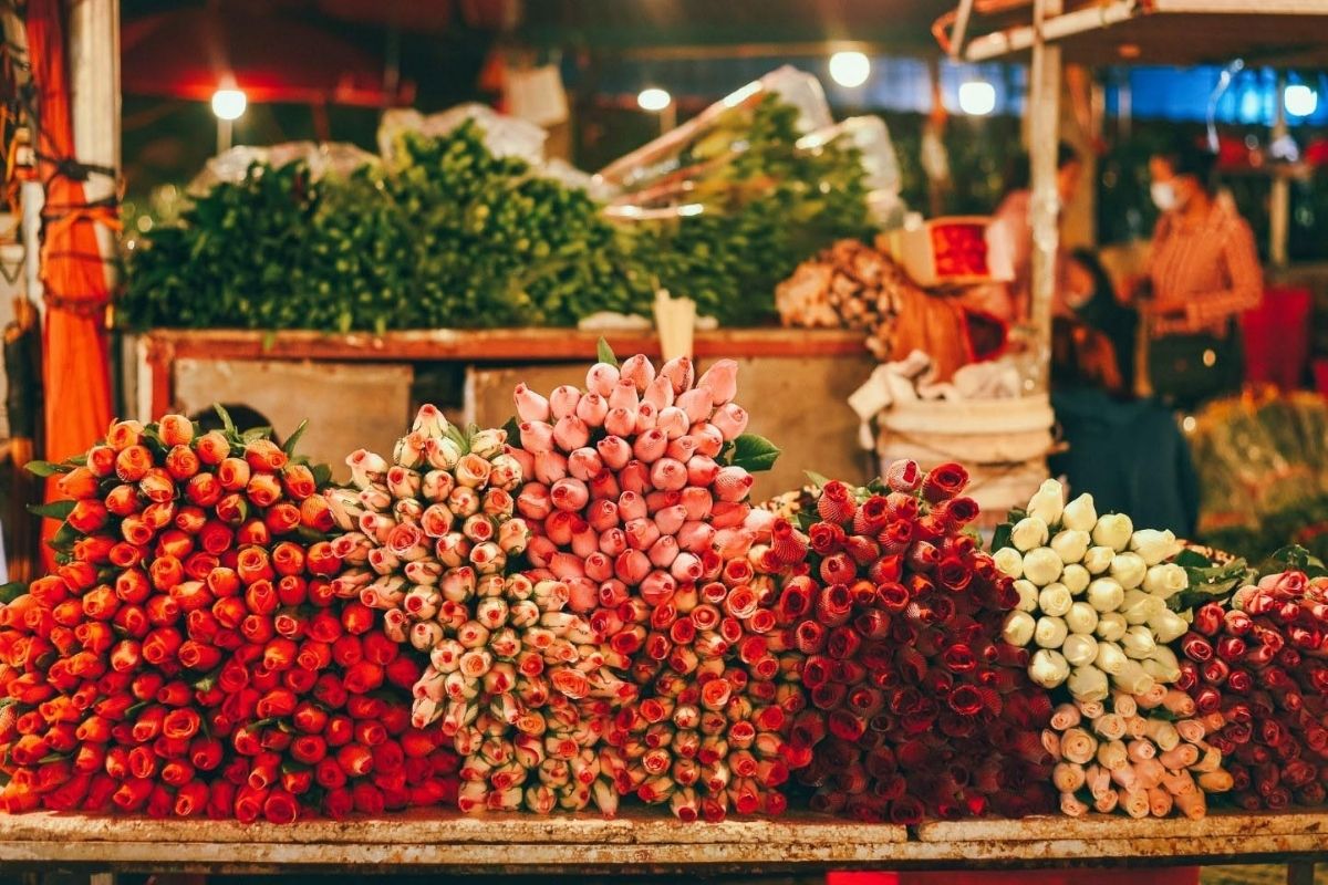 Quang Ba Flower Market