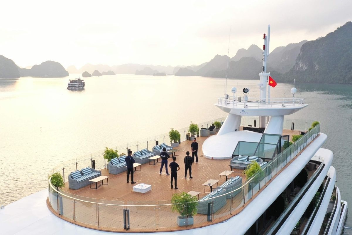 Halong Bay overnight cruise by Elite of the Seas 