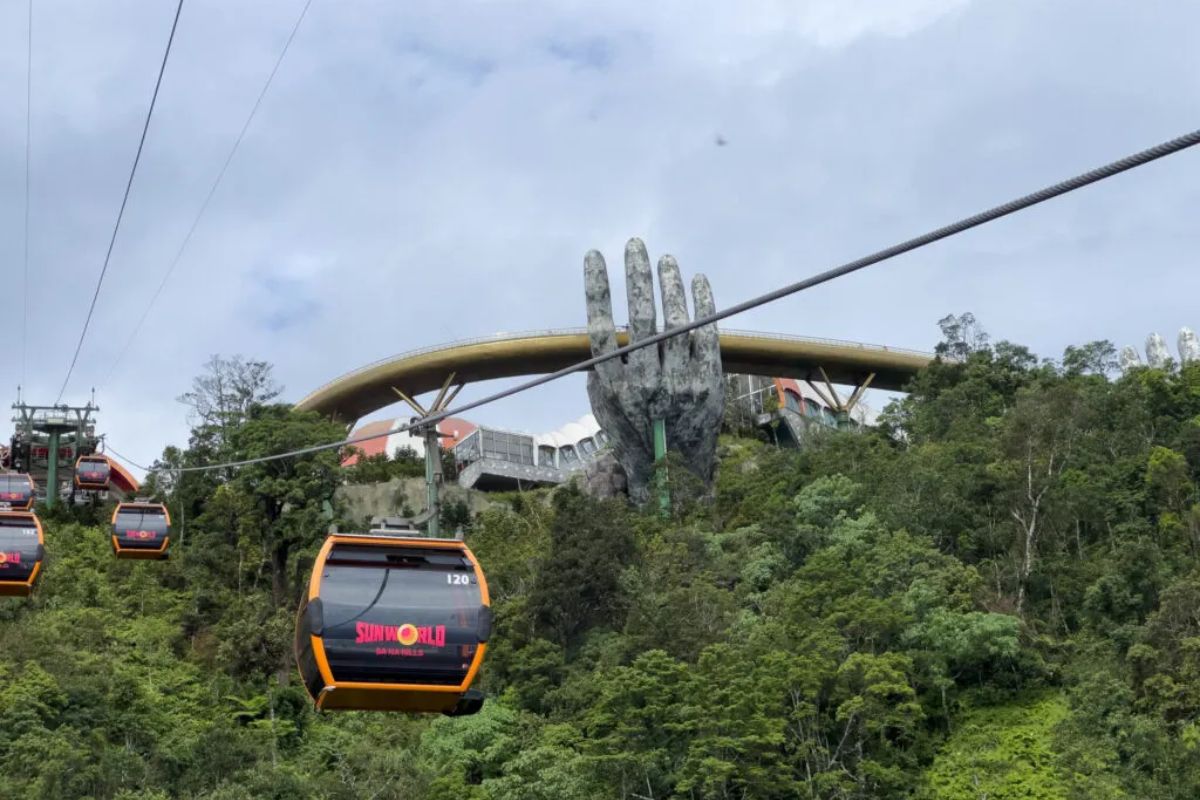 Golden Bridge - Ba Na Hills Cable Car