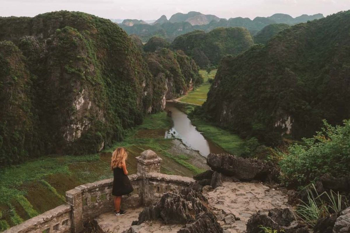 Explore Mua Cave near Ninh Binh City Center