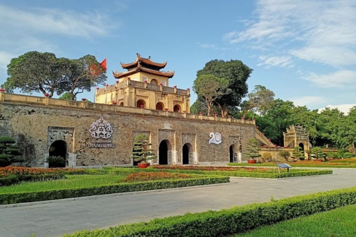 Discover the culture and history of Thang Long Imperial Citadel with Experience the Mid-Autumn Festival in Vietnam tour