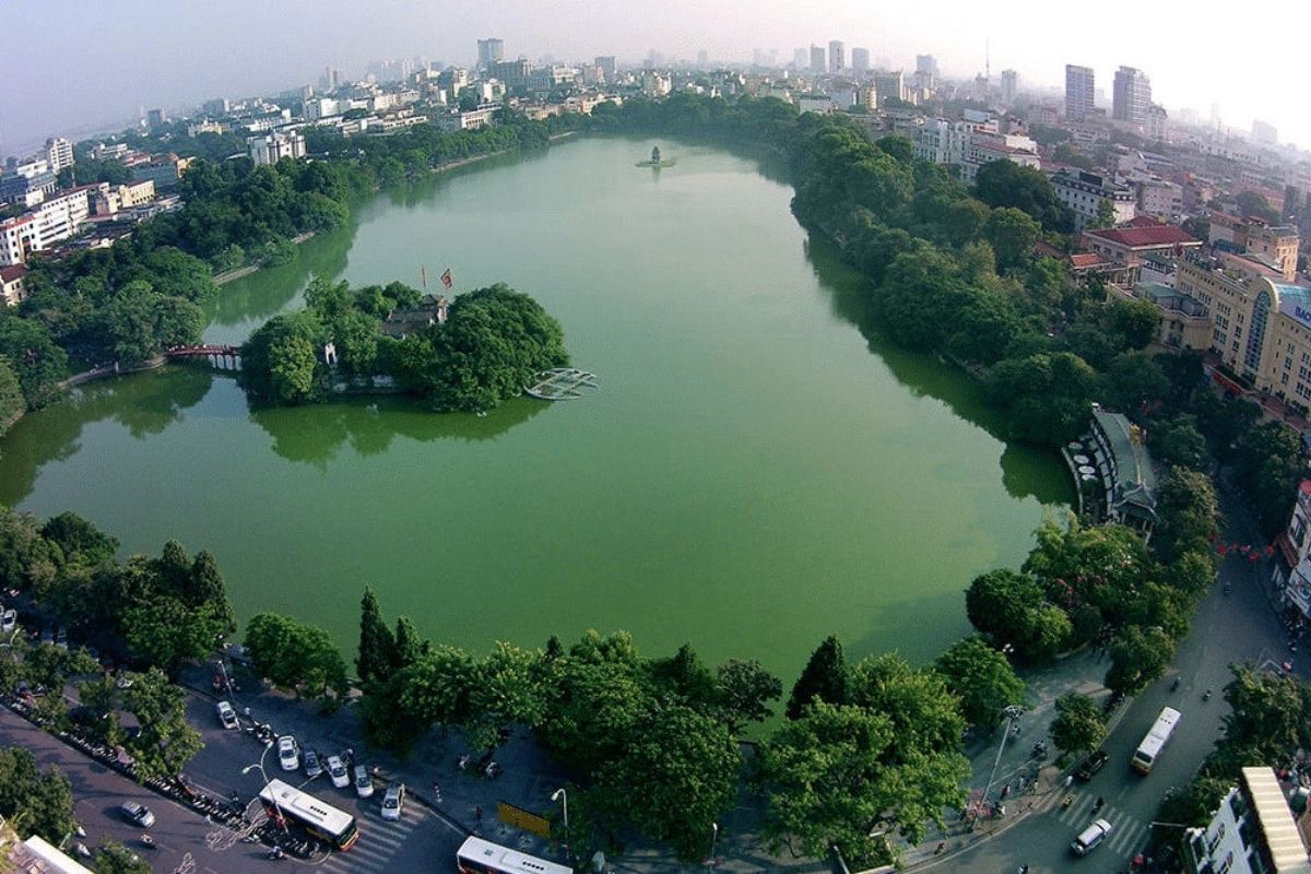 Hoan Kiem Lake is The best place can watching Mid-Autumn Festival in Vietnam