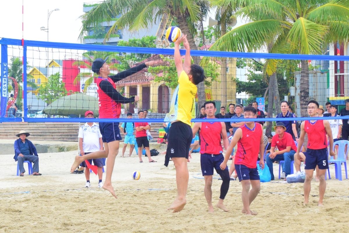 Discover the best Da Nang Beach Activities with Beach Volleyball