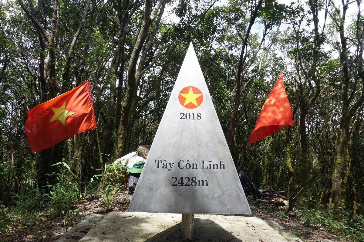 Tay Con Linh Peak