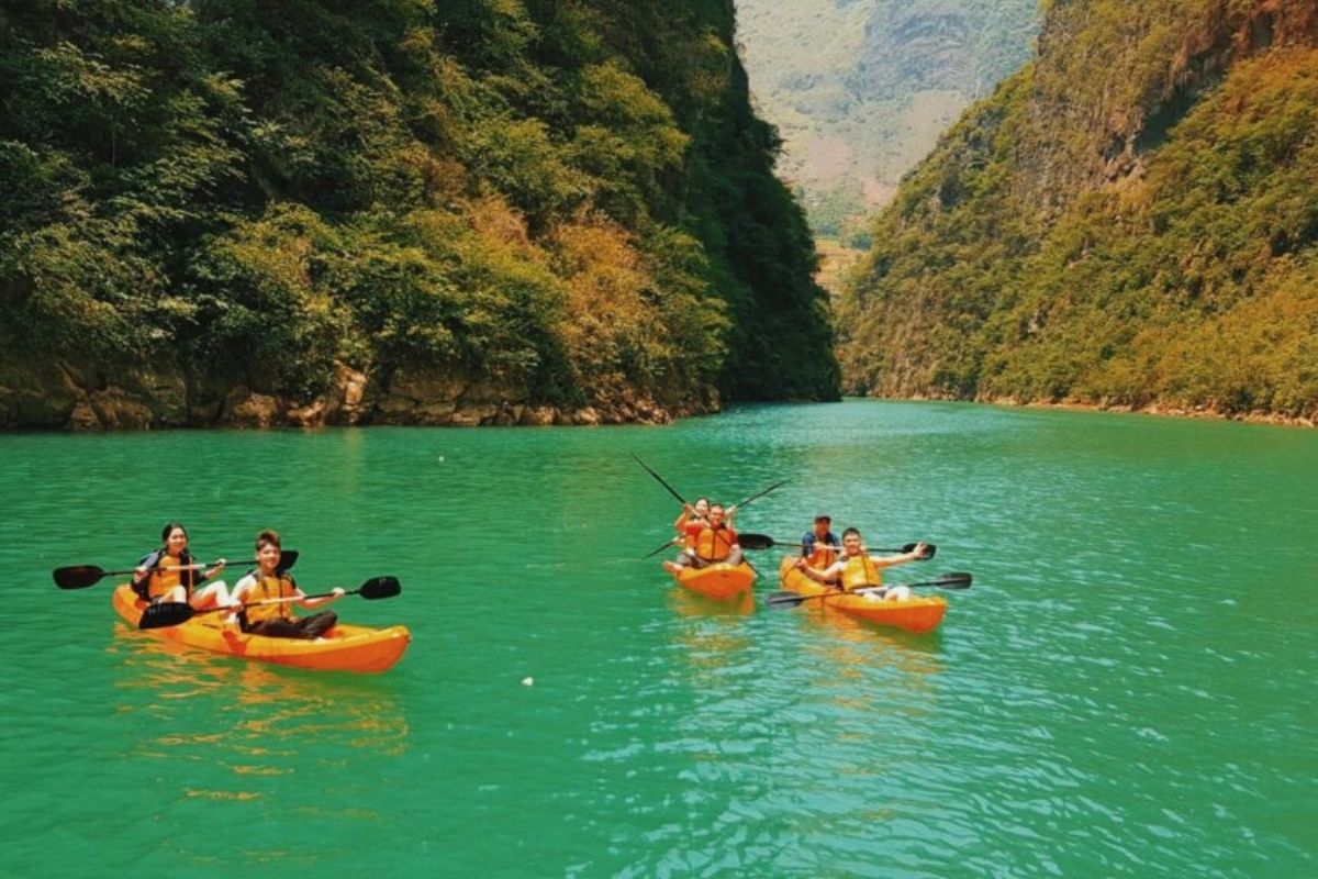 Nho Que River Kayaking with Ha Giang Trekking tour
