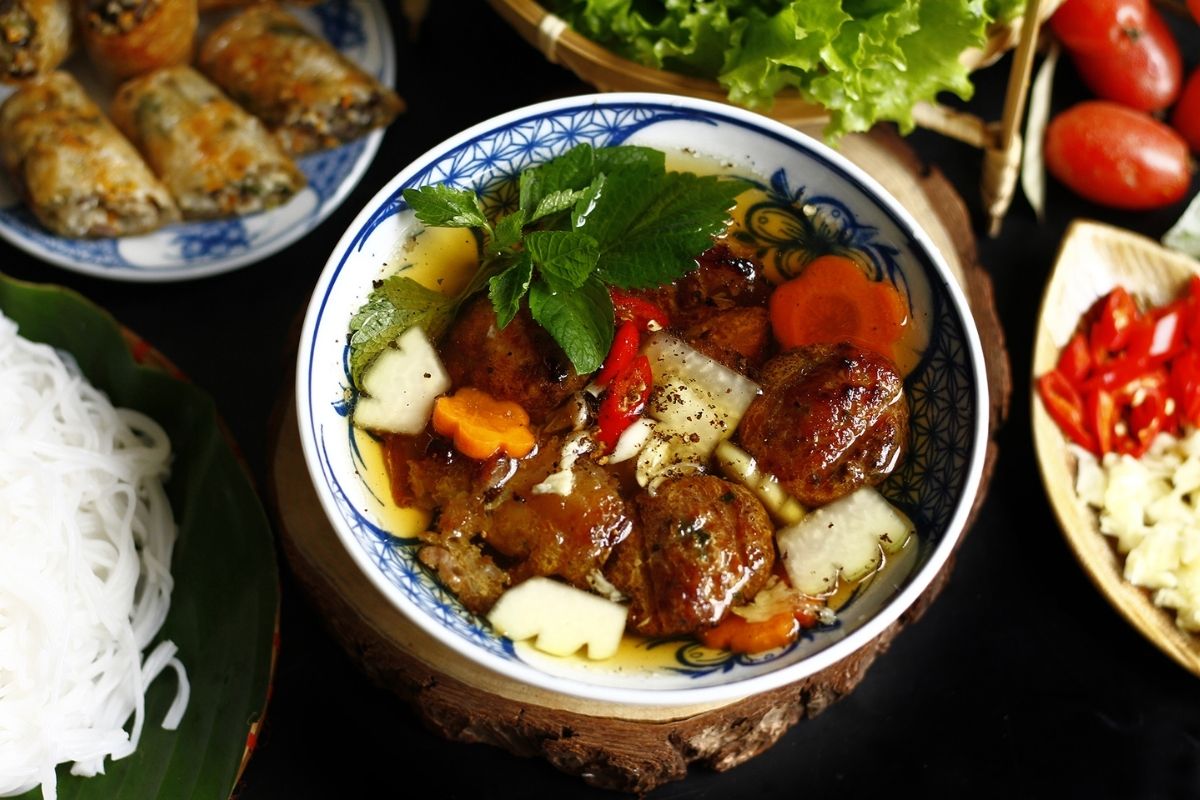 Enjoy the taste of Bun Cha with national dish of Vietnam