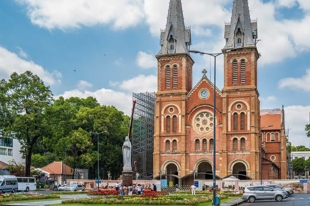 Top Things to Do in Ho Chi Minh when go to Notre-Dame Cathedral of Saigon