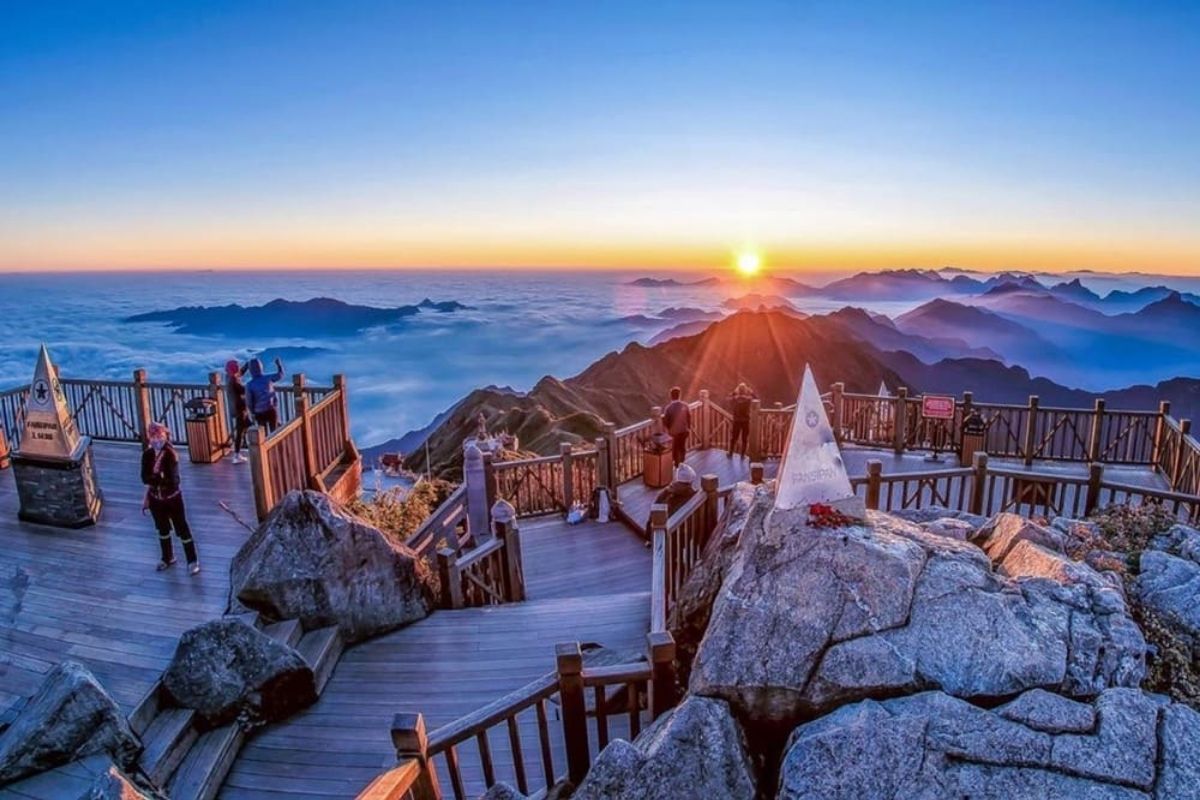 Fansipan Peak in top Vietnam attractions in 2025