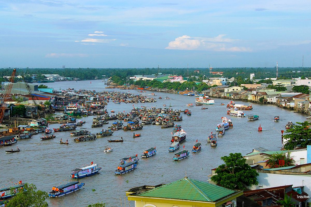 Cai Rang Floating Market in top Vietnam attractions in 2025