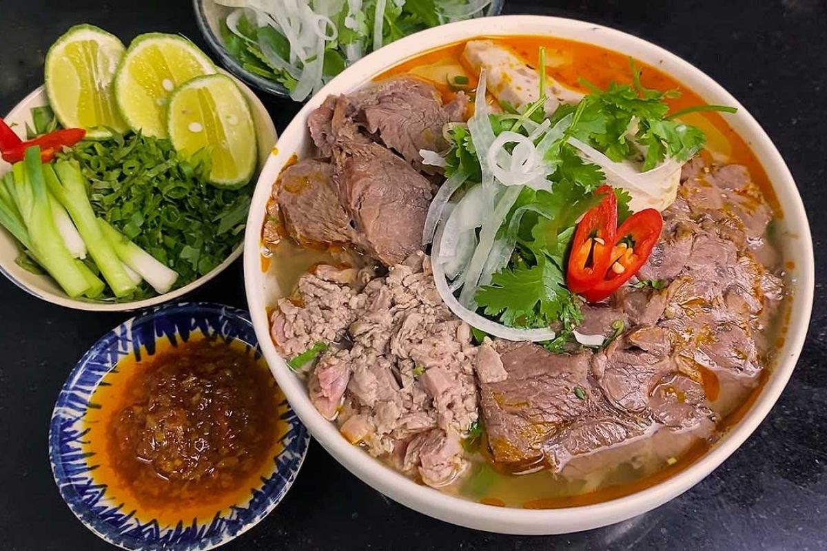 Bun Bo Hue is special food should enjoy with Vietnamese culture 