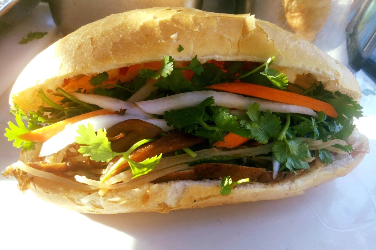 Quan Banh mi Chay Huy Phat Chua Pho Quang
