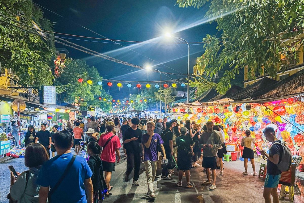 Nguyen Hoang Night Market