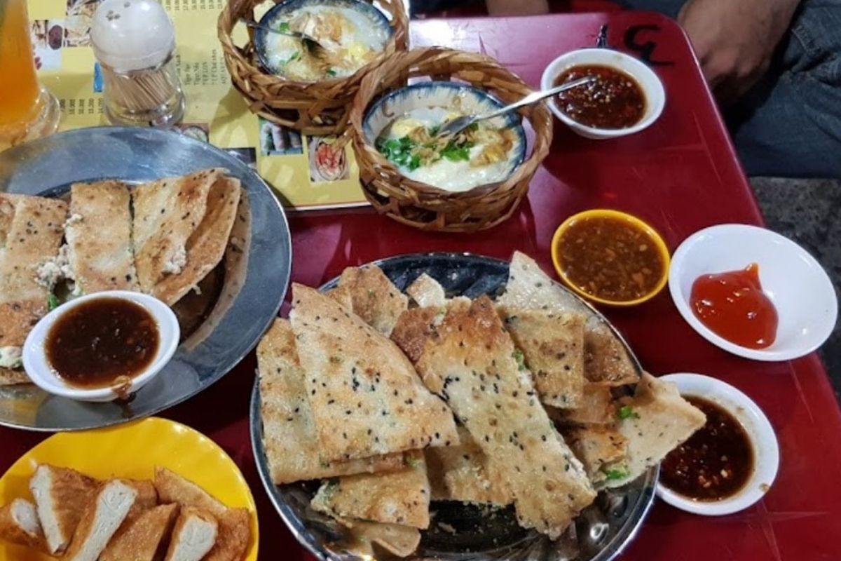 The Sauces of Vietnamese pizza