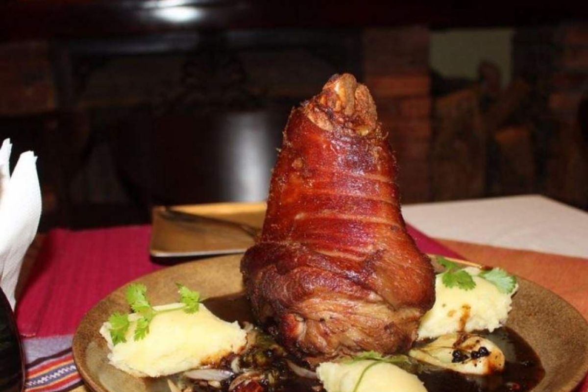 Crispy Pork Knuckle Balan