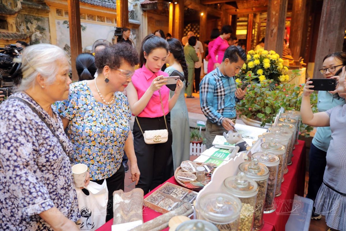 Chinese Herbal Medicine on Lan Ong Street
