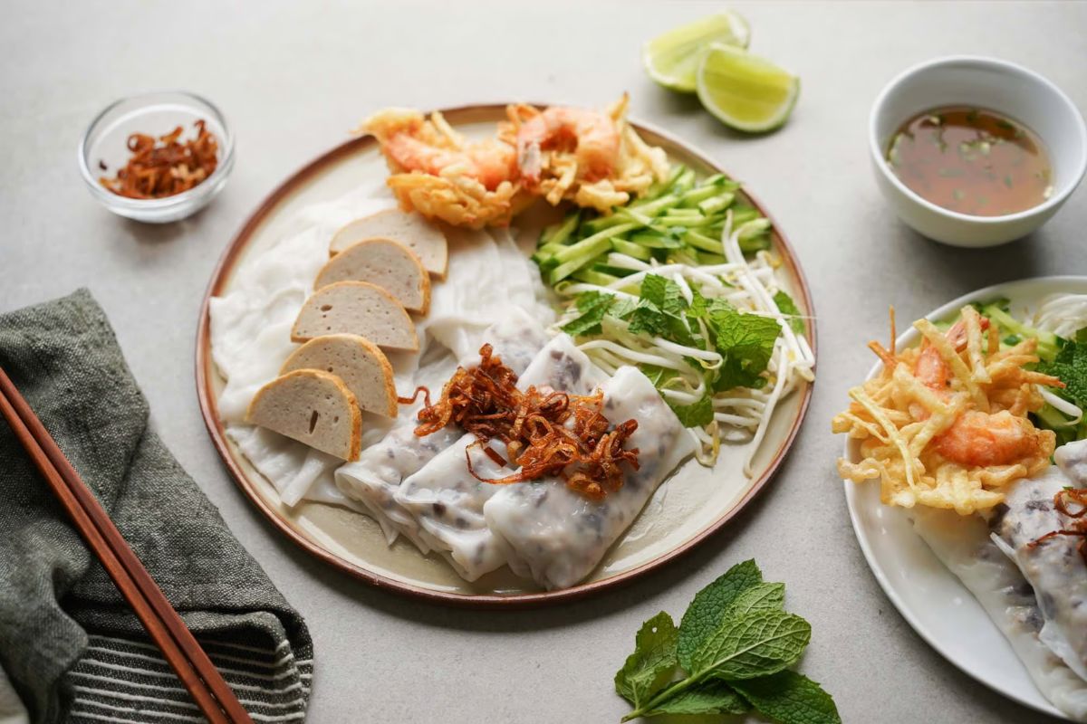 Banh Cuon - Vietnamese Steamed Rice Rolls