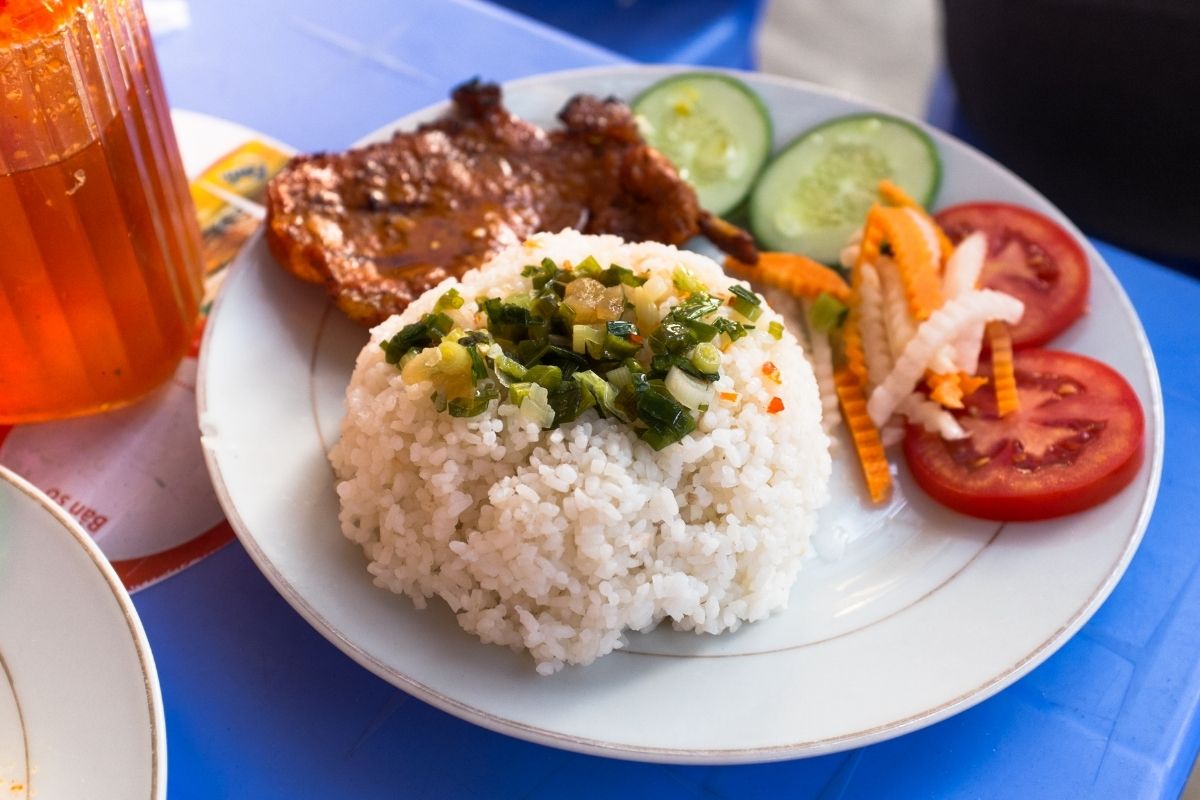 Discover the best breakfast in Ho Chi Minh City with Com Tam