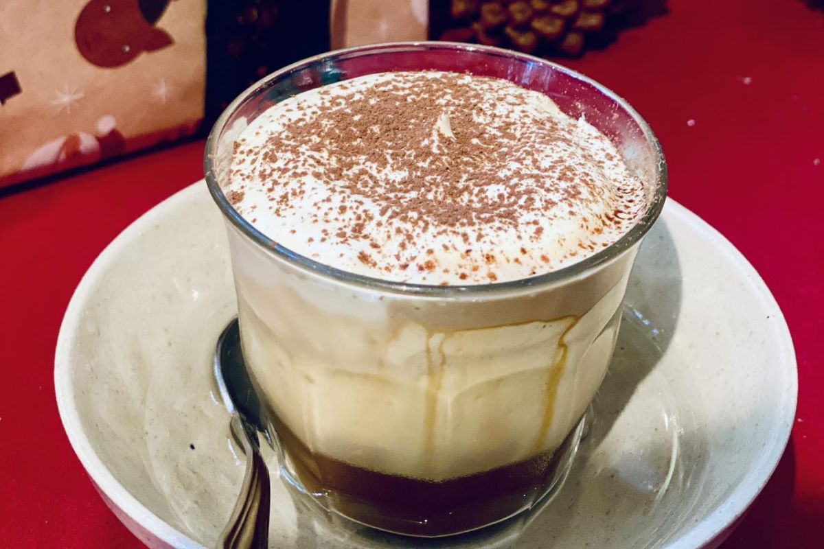 Coffee Hut - Cozy and Relaxing Egg Coffee Spot