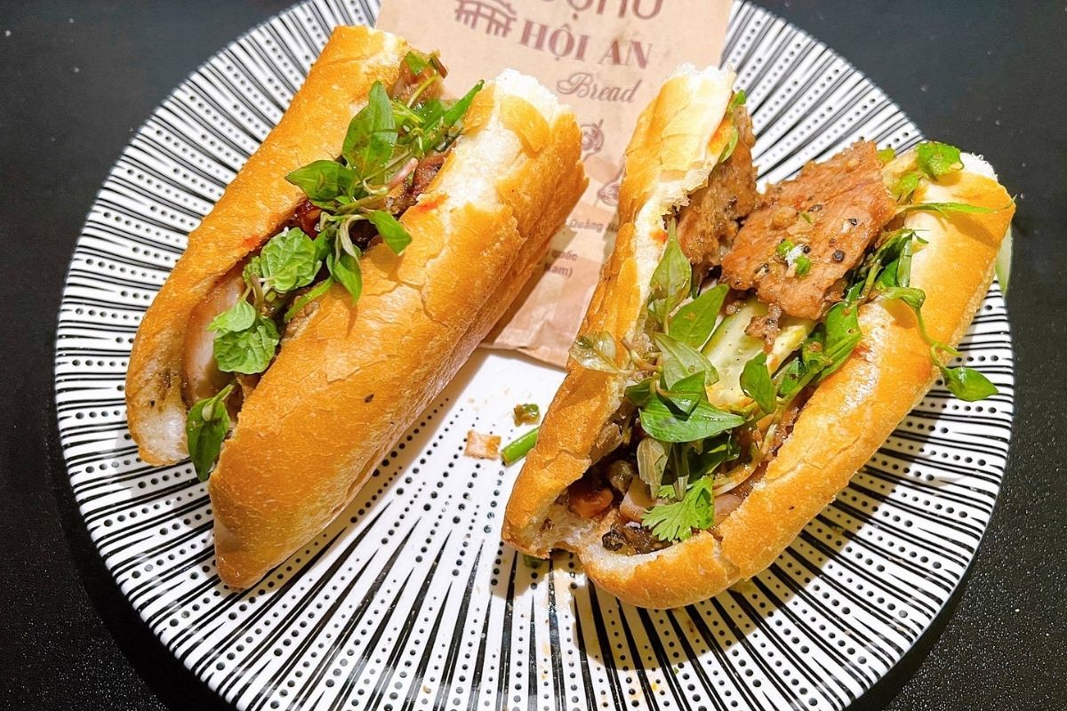 “Thap cam” (Mixed Banh Mi) 