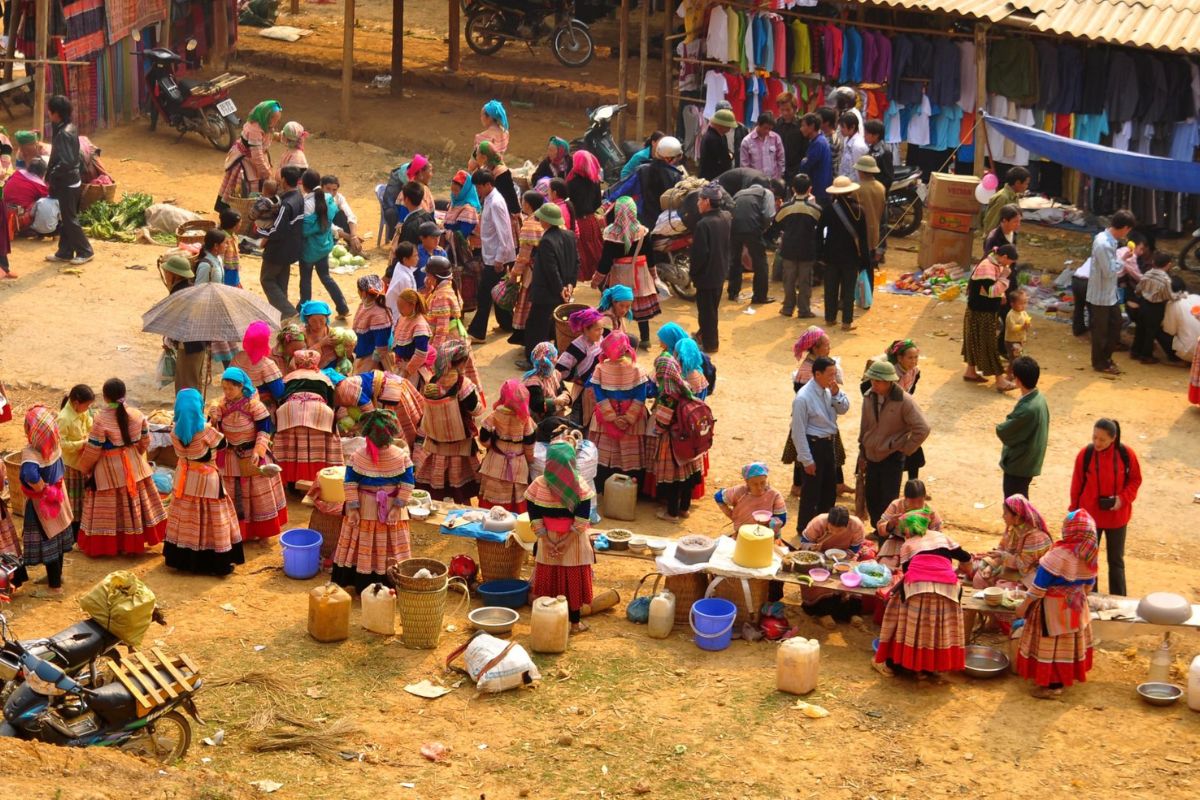 Guide francophone Sapa explains Bac Ha culture