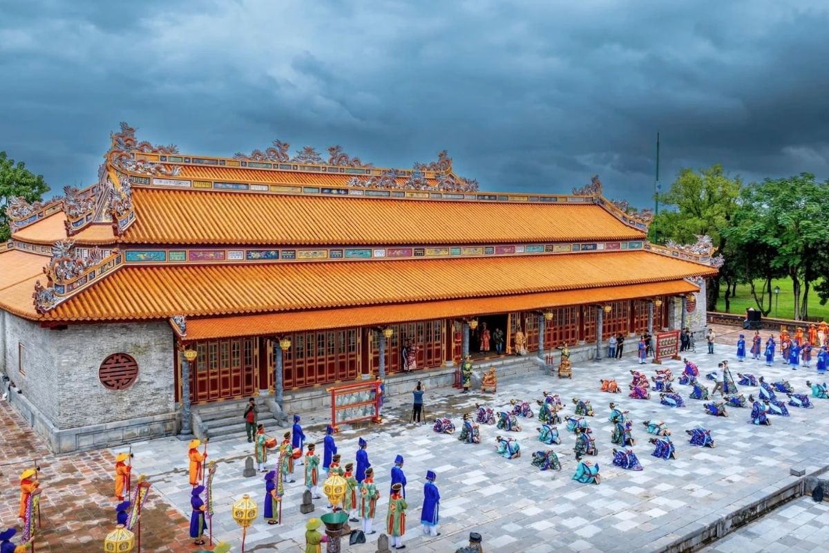 Discover Hue Vietnam History With Thai Hoa Palace