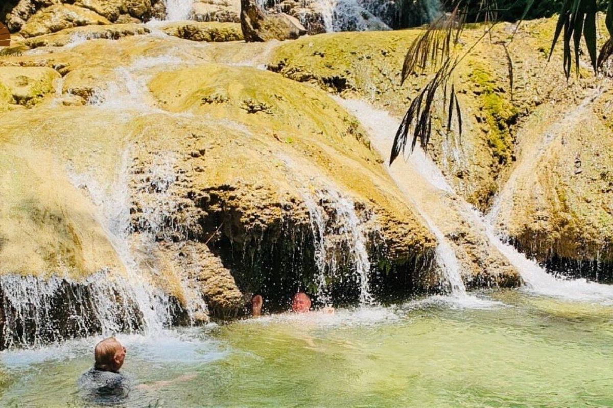 Swimming in waterfalls 