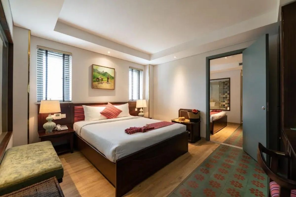 Spacious Family Room at Au Lac