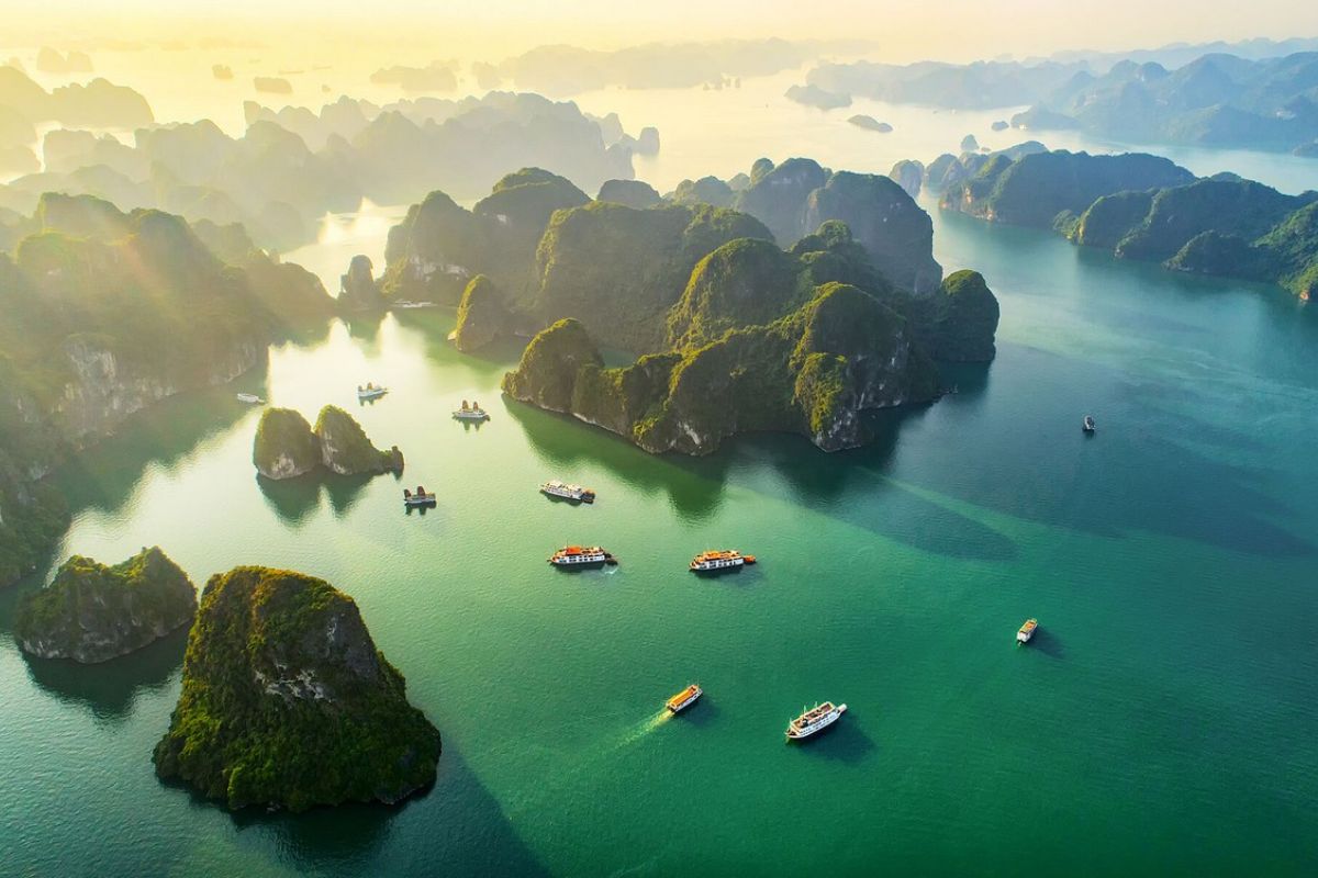 Bai Tu Long Bay