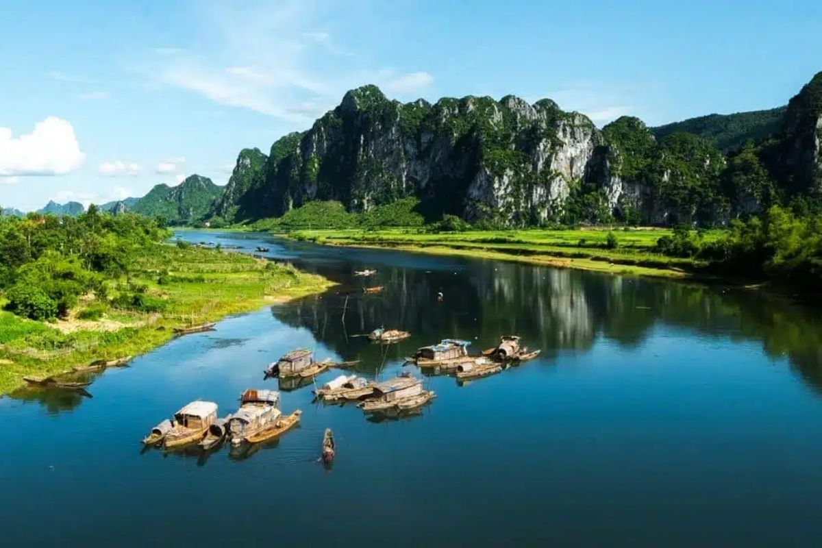 Son River with Paradise Cave Vietnam