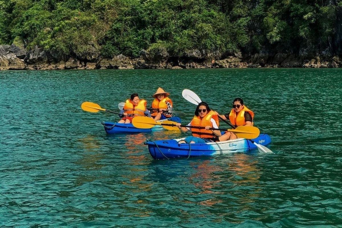 Kayaking Halong Bay is a good time to visit Vietnam