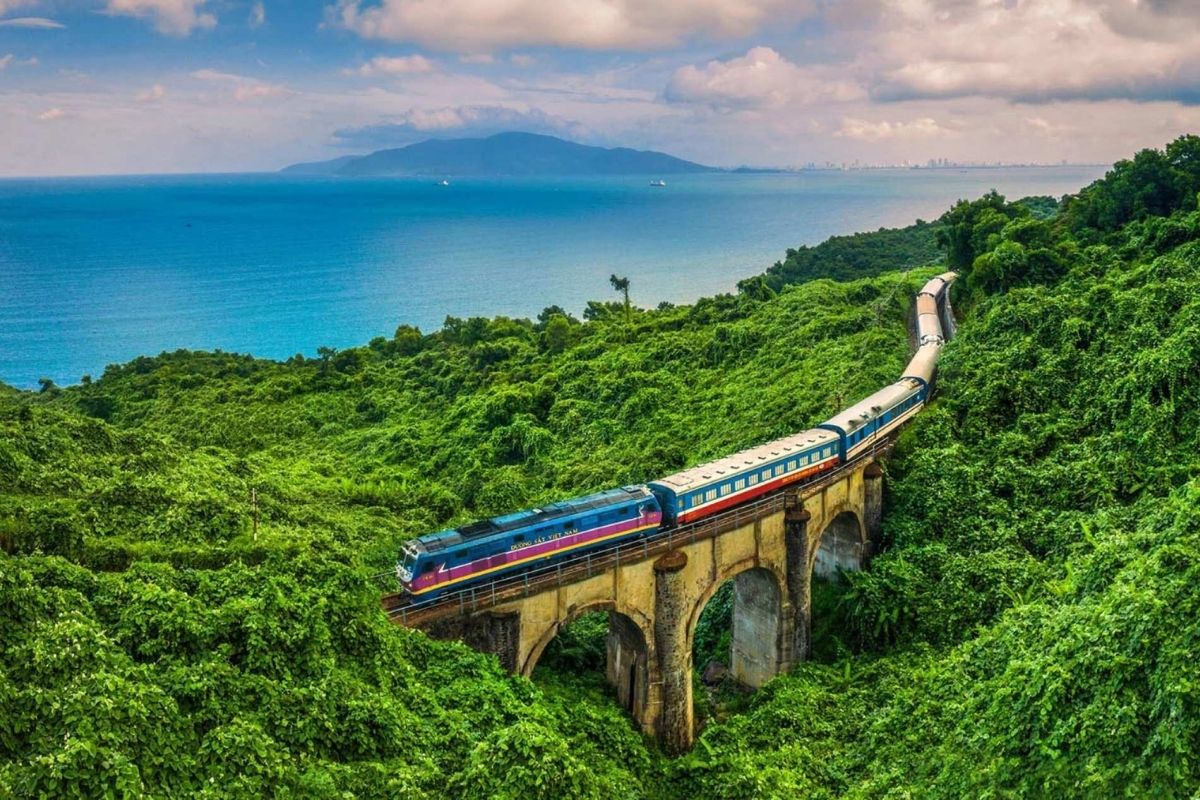 Train from Da Nang to Hue