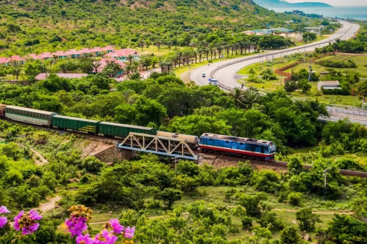 Train from Da Nang to Nha Trang