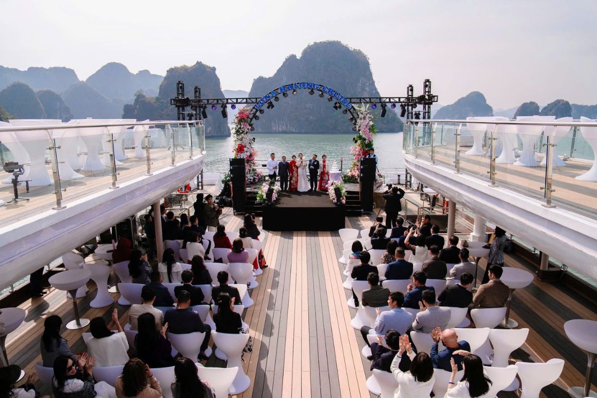 Wedding on the Halong Princess 