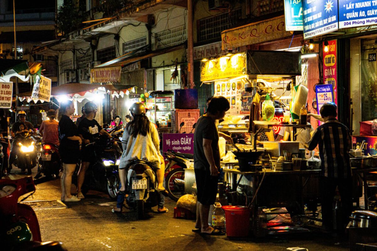 Phung Hung Night Market