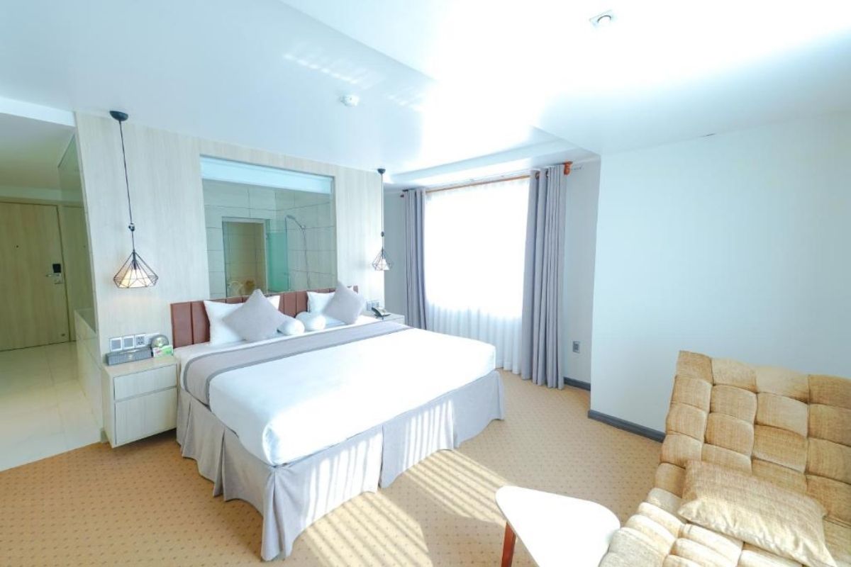 Room of Holiday One Can Tho Hotel