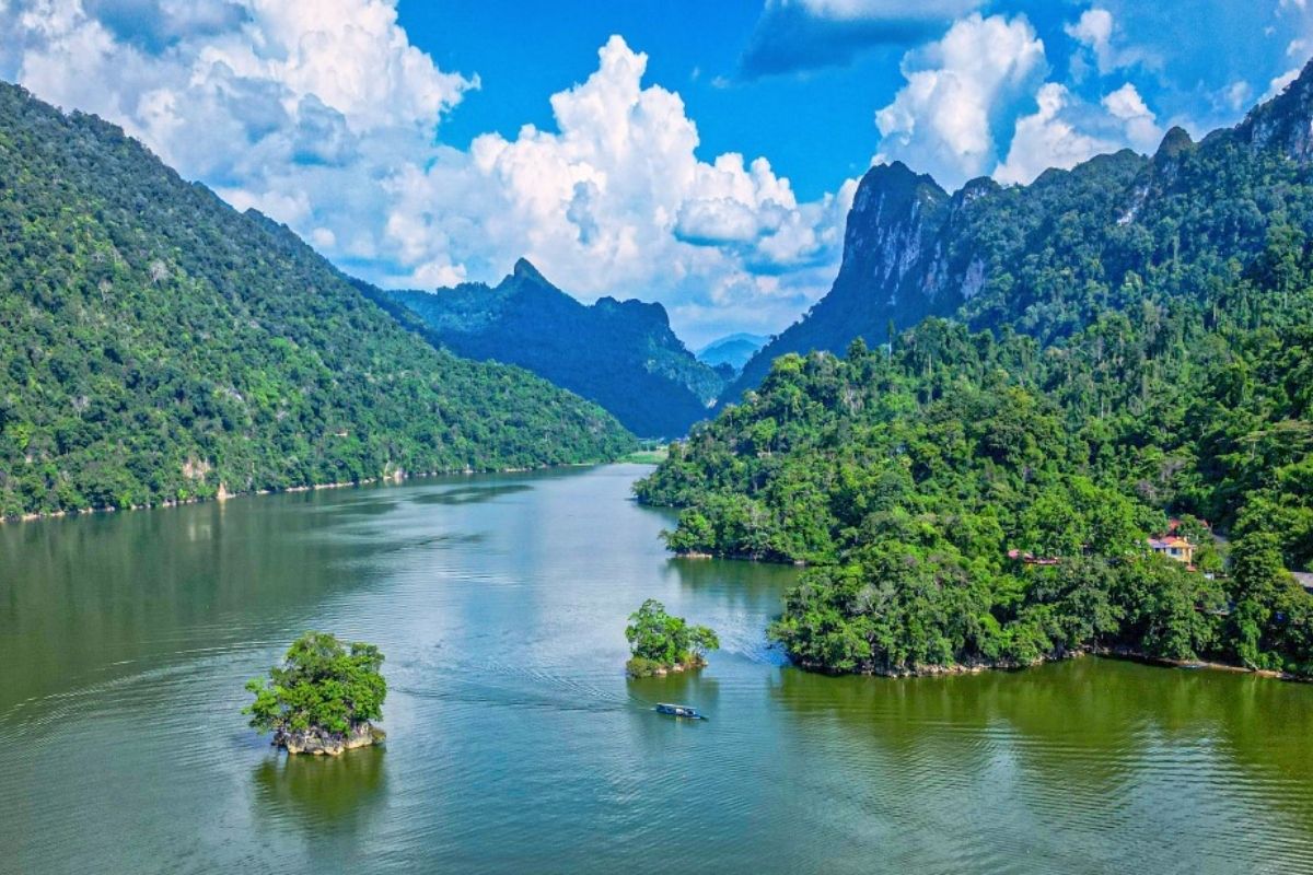 Ba Be Lake near Hanoi Ban Gioc Waterfall